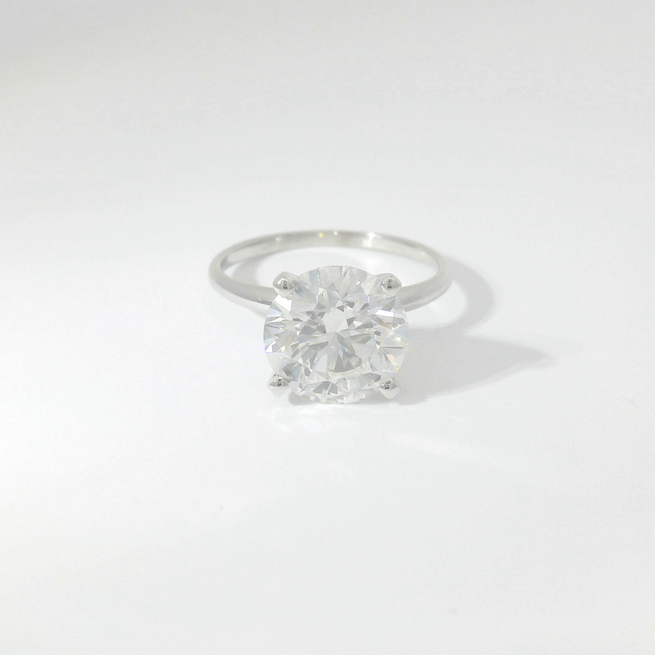 Round brilliant diamond solitaire on a plain polished band in white gold